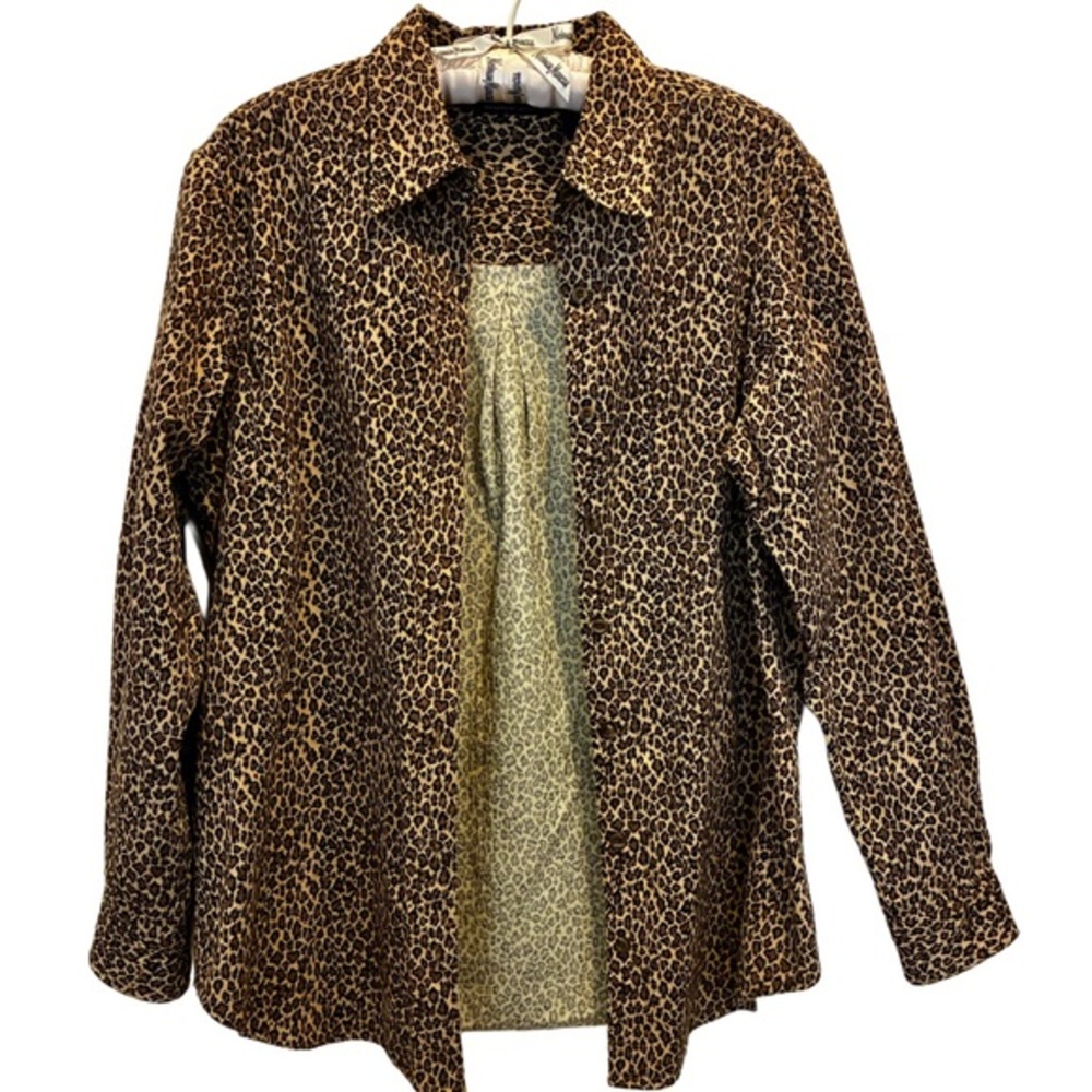 KRAZY KAT Leopard Pattern Button Down Shirt, Size Medium.